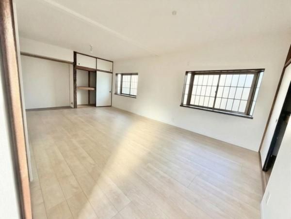 Renovated 3LDK House in Ikuno-ku, Osaka - 114.62 sqm - Thumbnail 2