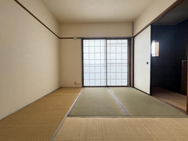 2LDK Terrace House for Sale in Nishimaiko, Kobe - 4800000 Yen - Thumbnail 2