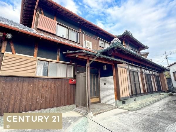 8DK Traditional House for Sale in Kainan, Wakayama - Thumbnail 2