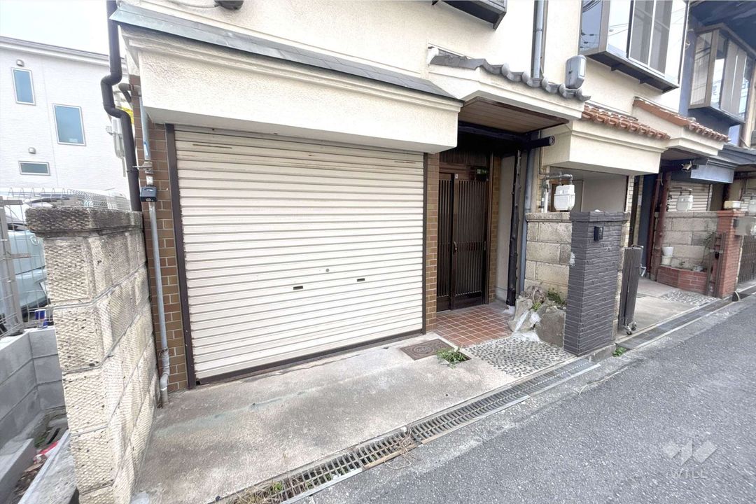 Renovated 3LDK House Near Midoribashi Station, Osaka Joto Ward - Thumbnail 4