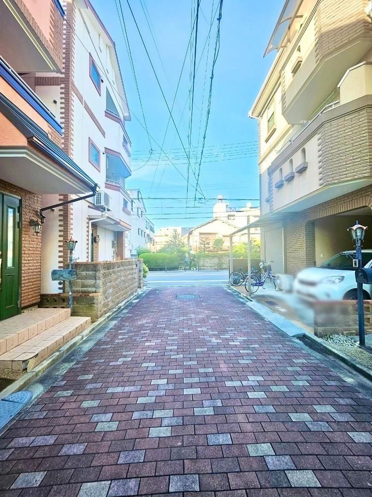 4LDK Steel House with Solar Power in Osaka Sumiyoshi Ward - Thumbnail 2