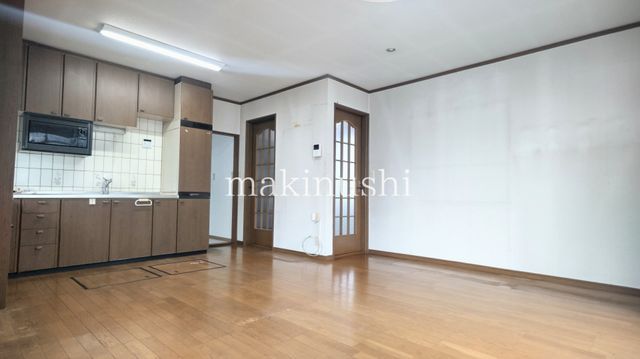 4LDK Detached House with Loft Storage Near Fujiidera Station - Thumbnail 4