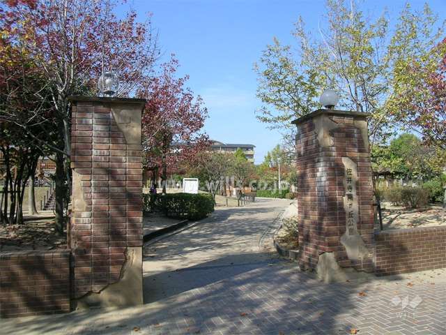 4LDK Detached House with Large Storage in Suita, Osaka - Thumbnail 2