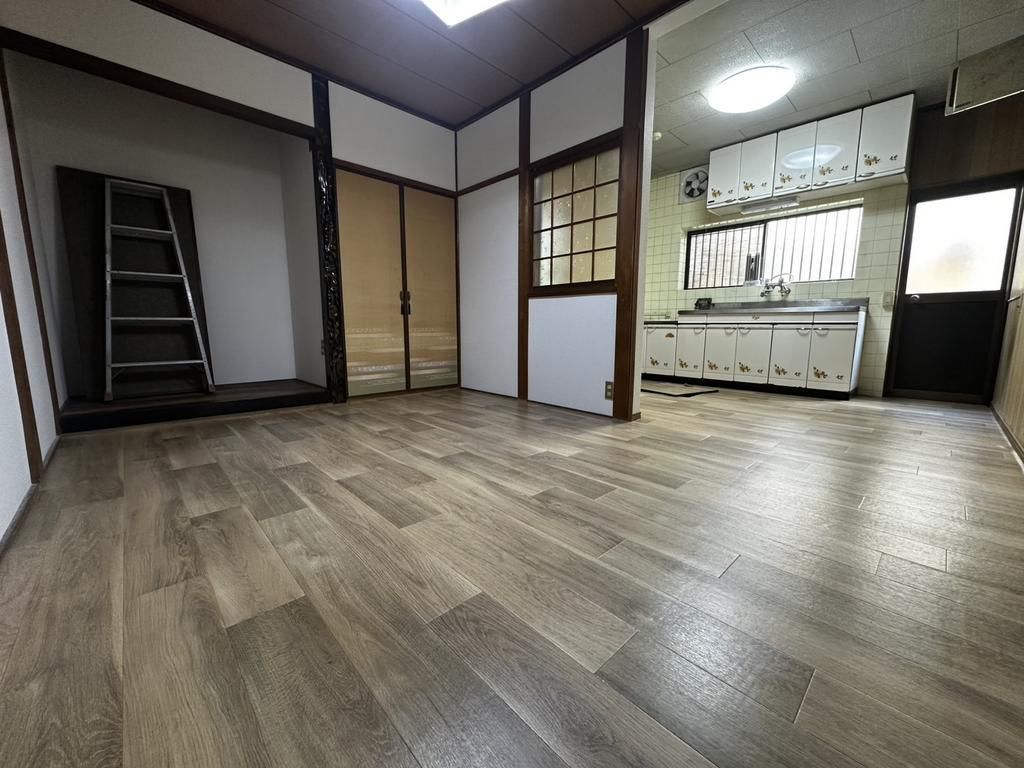3LDK Detached House for Sale in Matsubara, Osaka - Near Kawachi-Amami Station - Thumbnail 2