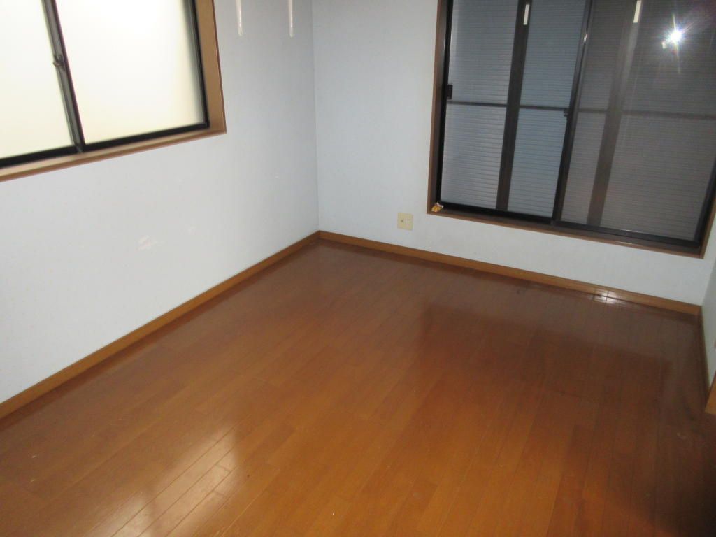 4DK Detached House for Sale in Matsubara, Osaka - 82.59 sqm - Thumbnail 3