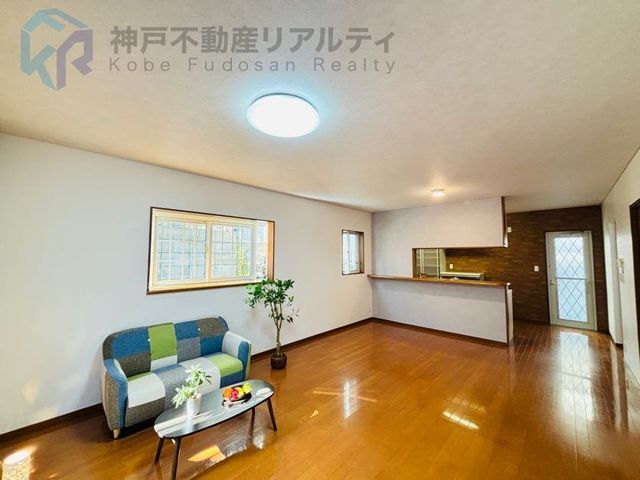 Renovated 4LDK House in Kobe Kita Ward with 3 Car Parks - Thumbnail 3