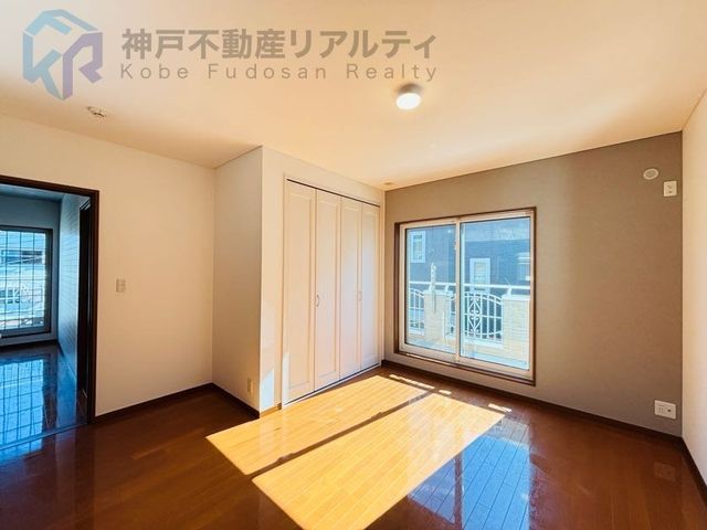 Renovated 4LDK House in Kobe Kita Ward with 3 Car Parks - Thumbnail 2