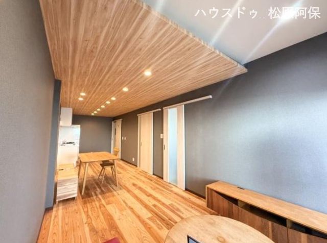 Renovated 3LDK House for Sale in Sakai Mihara Ward, Osaka - Thumbnail 2