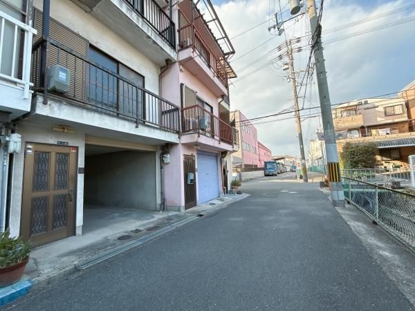 3DK Detached House with Mountain View in Higashiosaka, Osaka - Thumbnail 2