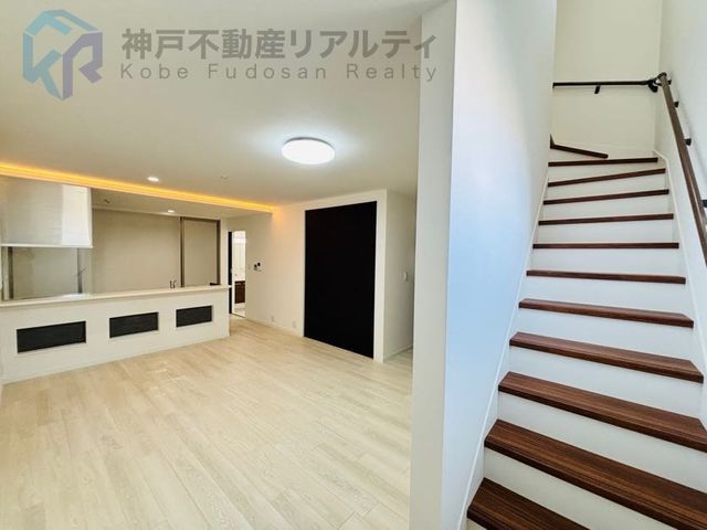 2020-Built 3LDK House with Large Garage in Kobe Tarumi - Thumbnail 2