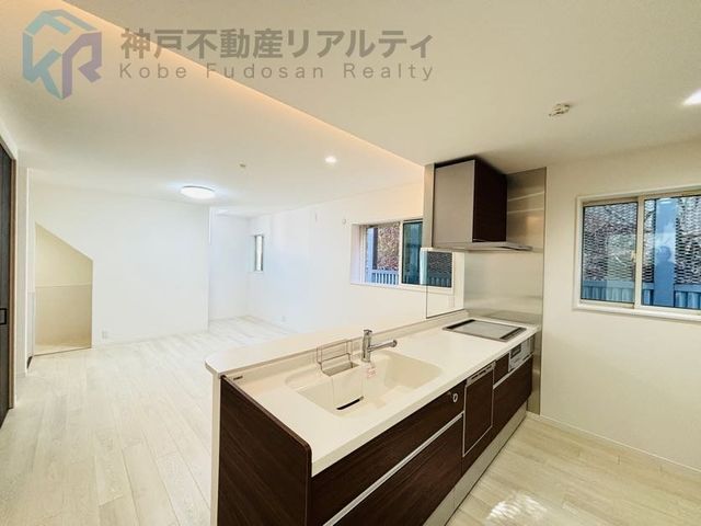 2020-Built 3LDK House with Large Garage in Kobe Tarumi - Thumbnail 3