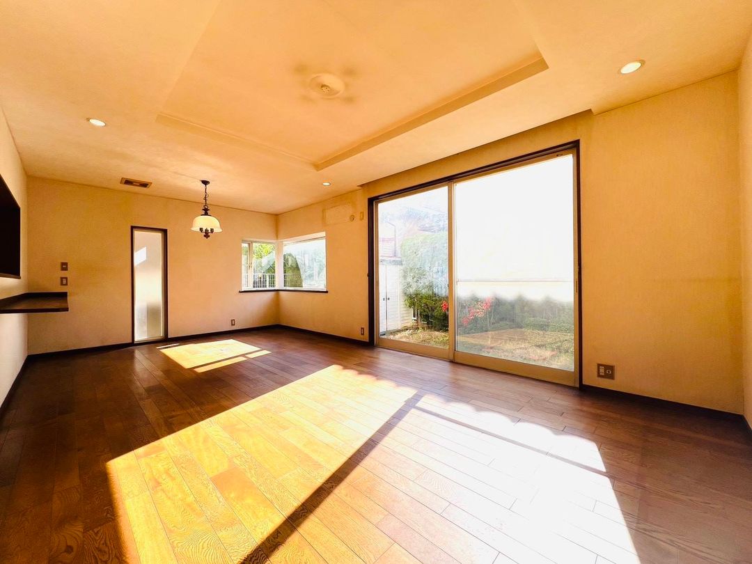 Spacious 4LDK House with Large Garden in Kobe Kita-ku - Thumbnail 2