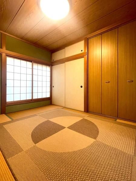 4LDK Detached House for Sale in Matsubara, Osaka - Thumbnail 2