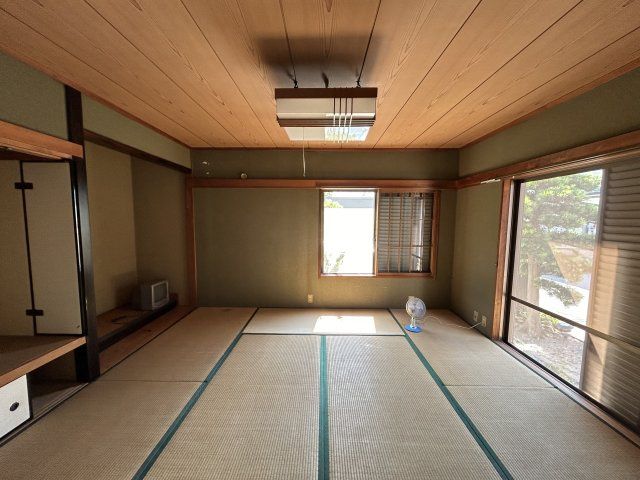 Used 4LDK House in Kainan, Wakayama - 121.97m2 - Thumbnail 3