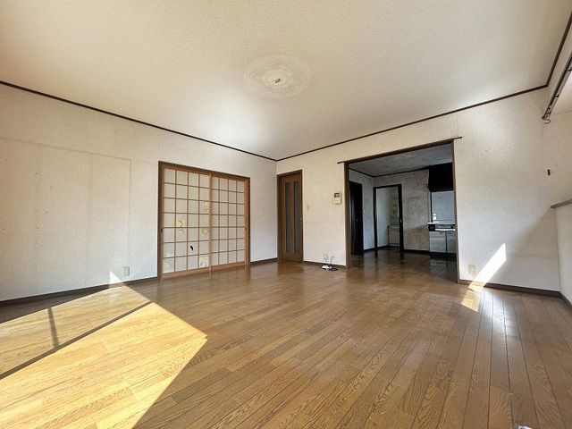4SLDK House for Sale in Hirakata, Osaka - 121.5m2 - Thumbnail 3