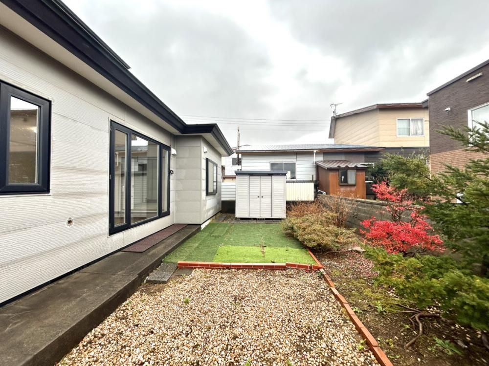 Renovated 4LDK House in Muroran, Hokkaido with Garden & Parking - Thumbnail 2