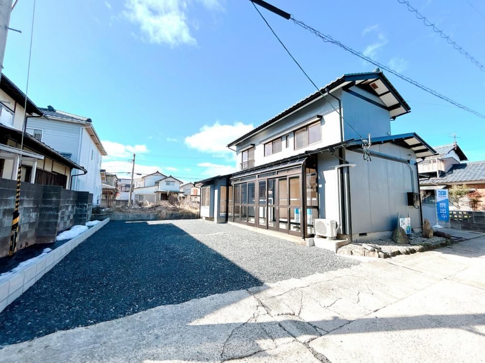 Renovated 4LDK House with 5 Parking Spaces in Fukui City - Image 1