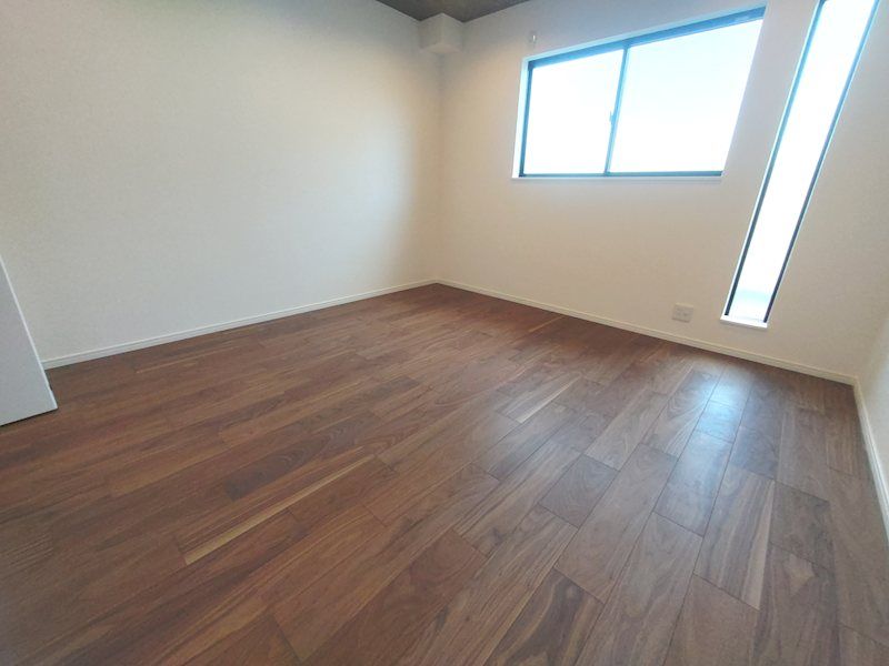 Renovated 3LDK Detached House in Hirakata, Osaka - Thumbnail 2