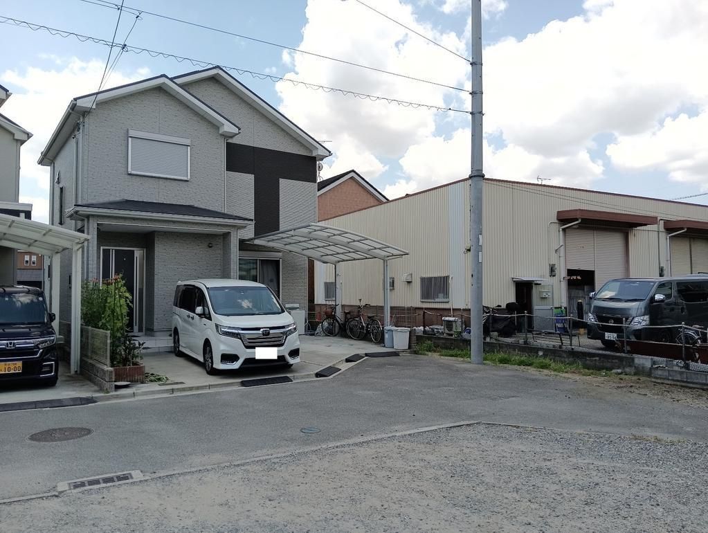 3LDK House with Solar Power & 3-Car Parking in Fujiidera, Osaka - Thumbnail 2