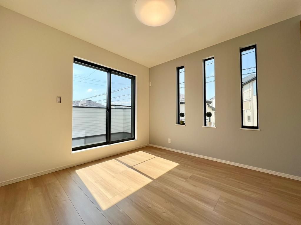 Model House for Sale in Toyonaka, Osaka - 4LDK, 2-Story, 2024 Build - Thumbnail 4