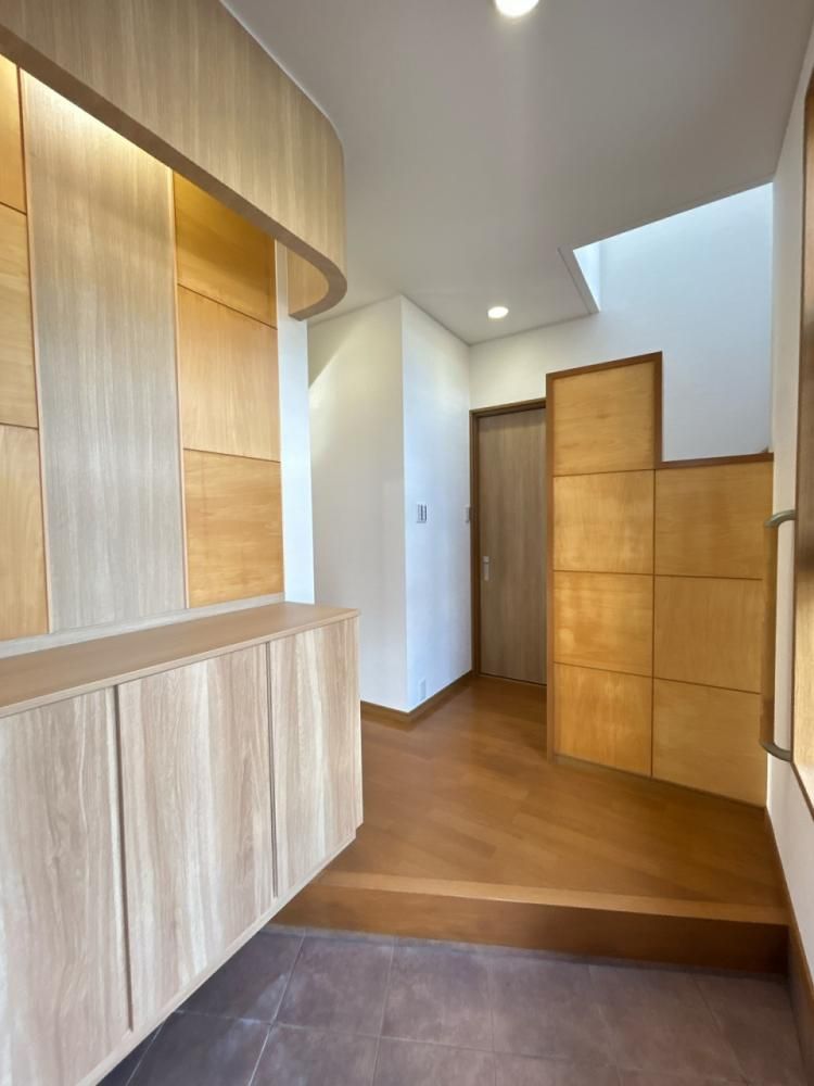 Renovated 4SLDK House in Kanazawa with Parking for 3 Cars - Thumbnail 2