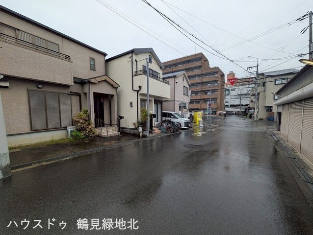 4LDK House for Sale in Tsurumi Ward, Osaka | 7-min Walk to Station - Thumbnail 3