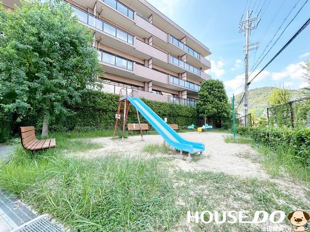 4LDK Detached House for Sale in Ikeda, Osaka - 2021 Build - Thumbnail 2