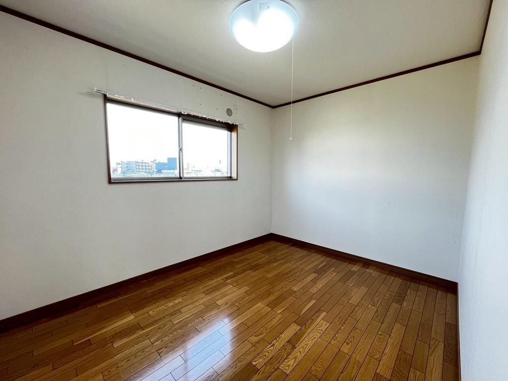 5LDK Detached House with Solar Panels Near Izumi-Omiya Station - Thumbnail 4