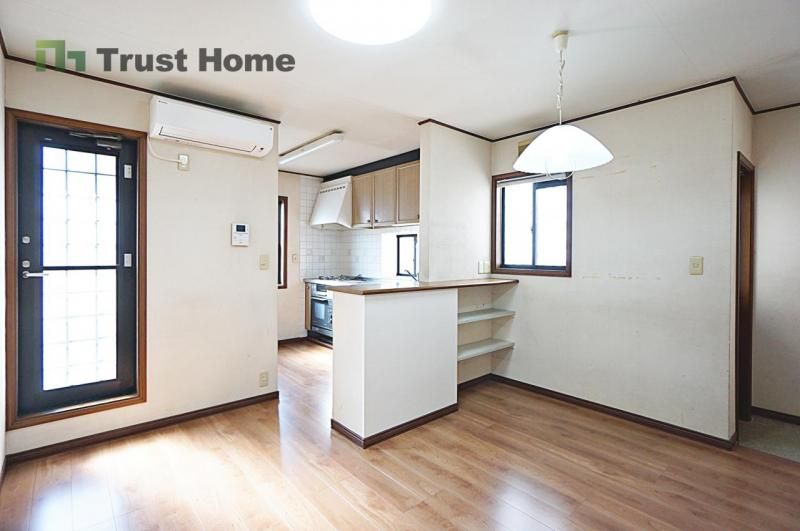 3LDK House for Sale in Toyonaka, Osaka - 124m² - Thumbnail 3