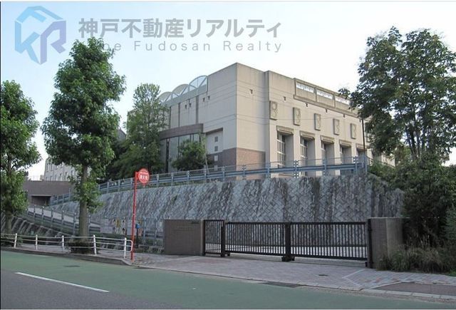 Renovated RC Terrace House for Sale in Kobe's Hyogo Ward - Thumbnail 2