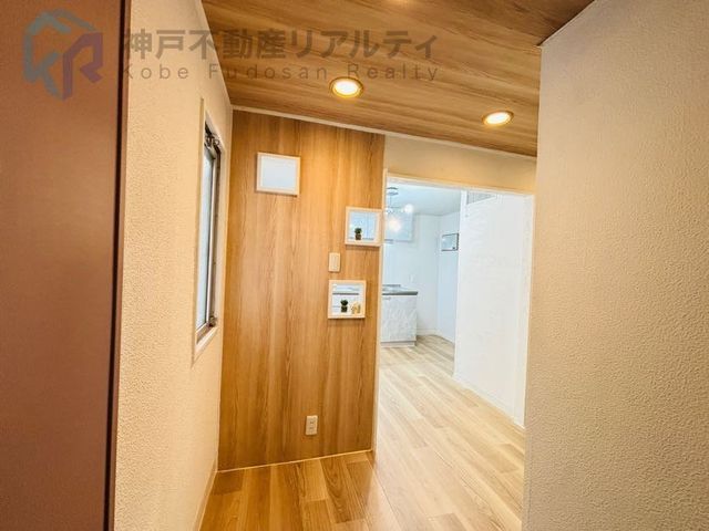 Renovated RC Terrace House for Sale in Kobe's Hyogo Ward - Thumbnail 3