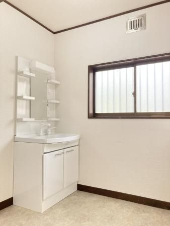 Spacious 6LDK Corner Lot House in Himeji with Ene-Farm - Thumbnail 3