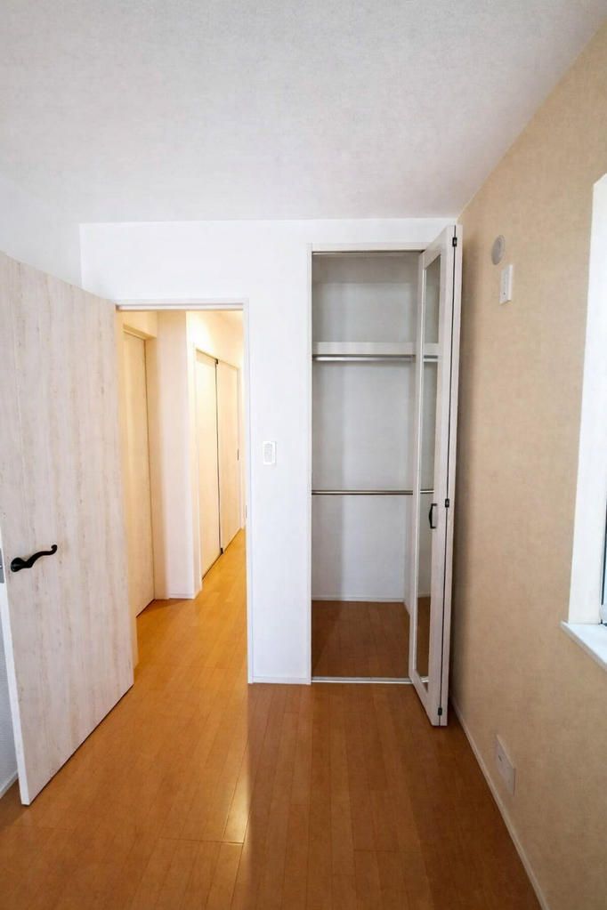 Modern 3SLDK House for Sale in Tennoji, Osaka - Built 2016 - Thumbnail 3