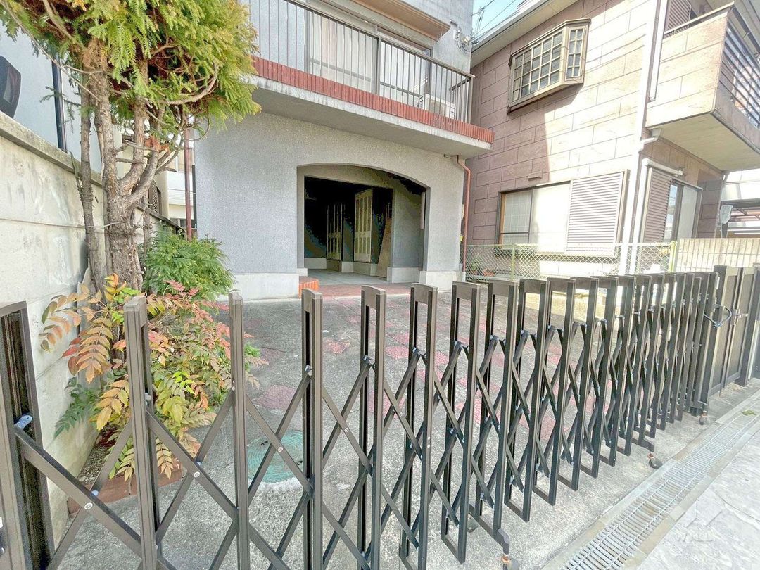 5LDK Family Home Near Ibarakishi Station, Ibaraki Osaka - Thumbnail 2