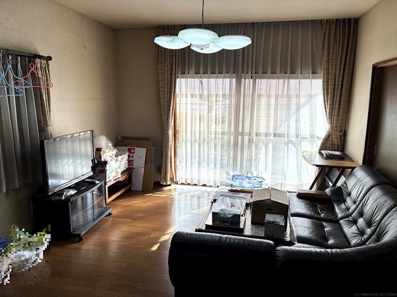 4SLDK Detached House for Sale in Yokkaichi City, Mie - Thumbnail 2