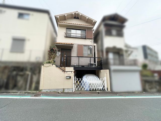 Renovated 2LDK House for Sale near Fujisaka Station, Hirakata - Thumbnail 2