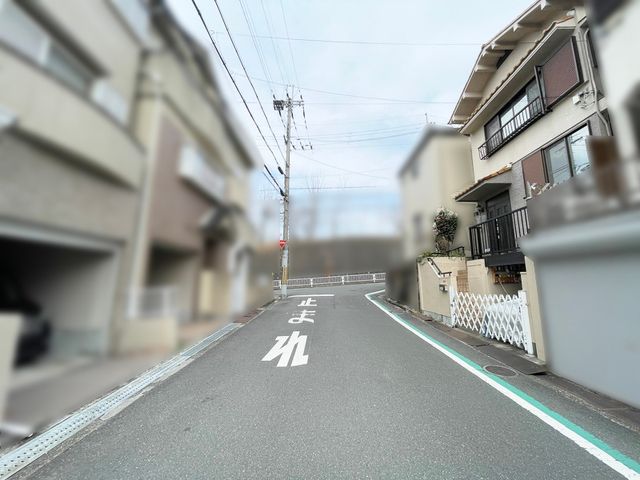 Renovated 2LDK House for Sale near Fujisaka Station, Hirakata - Thumbnail 3