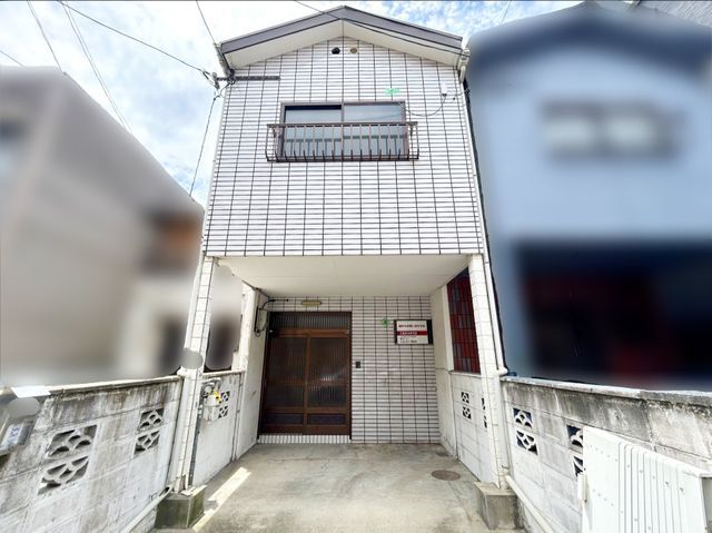 4DK Terraced House for Sale in Taisho Ward, Osaka - Thumbnail 2