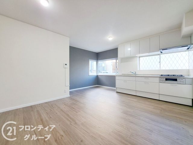 Renovated 5LDK House in Shijonawate, Osaka | Near Shinobigaoka Station - Thumbnail 3