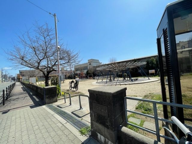 4SLDK Detached House for Sale in Tsurumi Ward, Osaka - Thumbnail 3