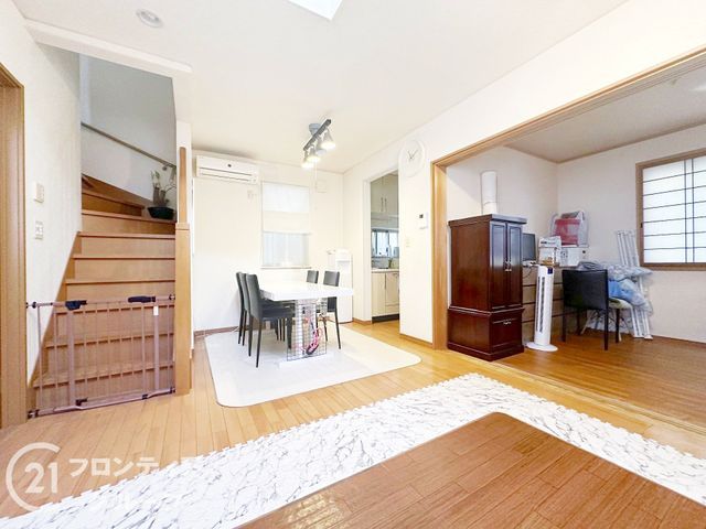 4LDK Detached House for Sale in Higashiosaka, Osaka - Thumbnail 2