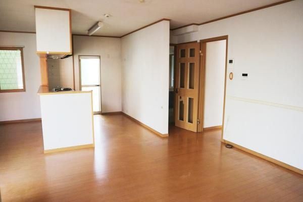 4LDK Family House in Kishiwada with 2024 Exterior Renovation - Thumbnail 2