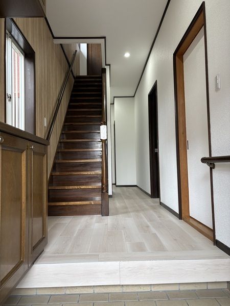 5LDK Renovated House in Kobe with Large Bath and Parking - Thumbnail 3