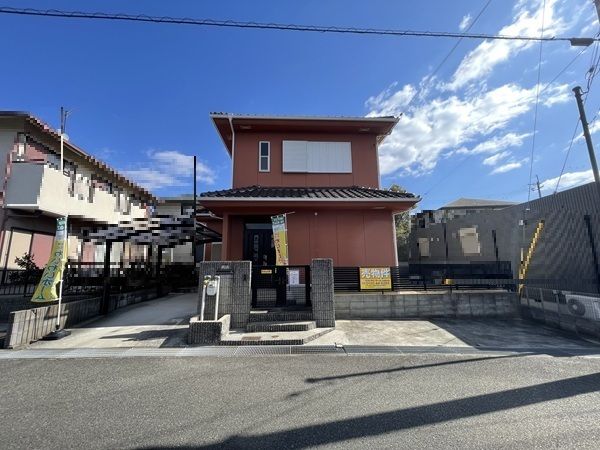 5LDK Renovated House in Kobe with Large Bath and Parking - Thumbnail 2