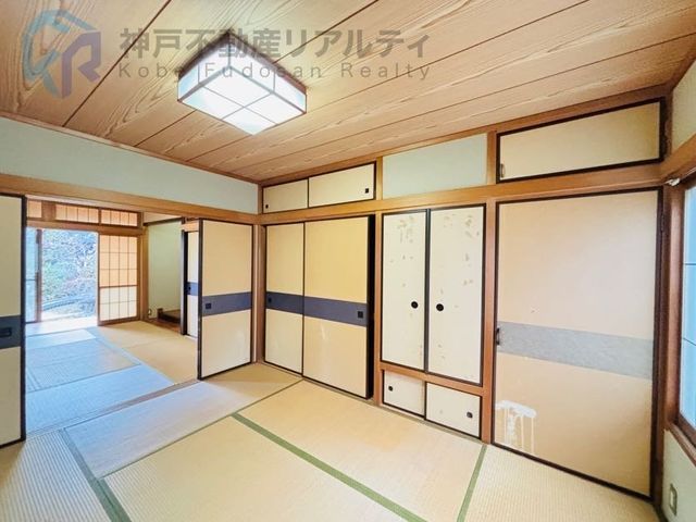 7LDK Family Home with Garage & Views in Kobe's Tarumi Ward - Thumbnail 3