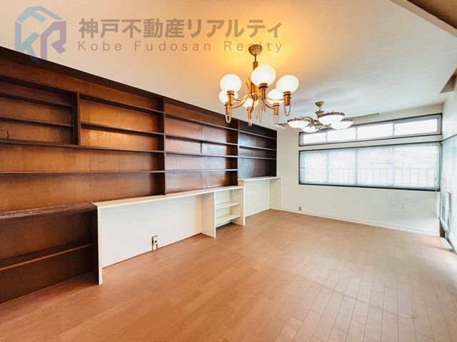 7LDK Family Home with Garage & Views in Kobe's Tarumi Ward - Thumbnail 4
