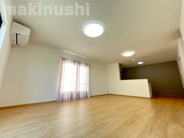 Modern 3LDK House for Sale in Matsubara, Osaka - Thumbnail 2