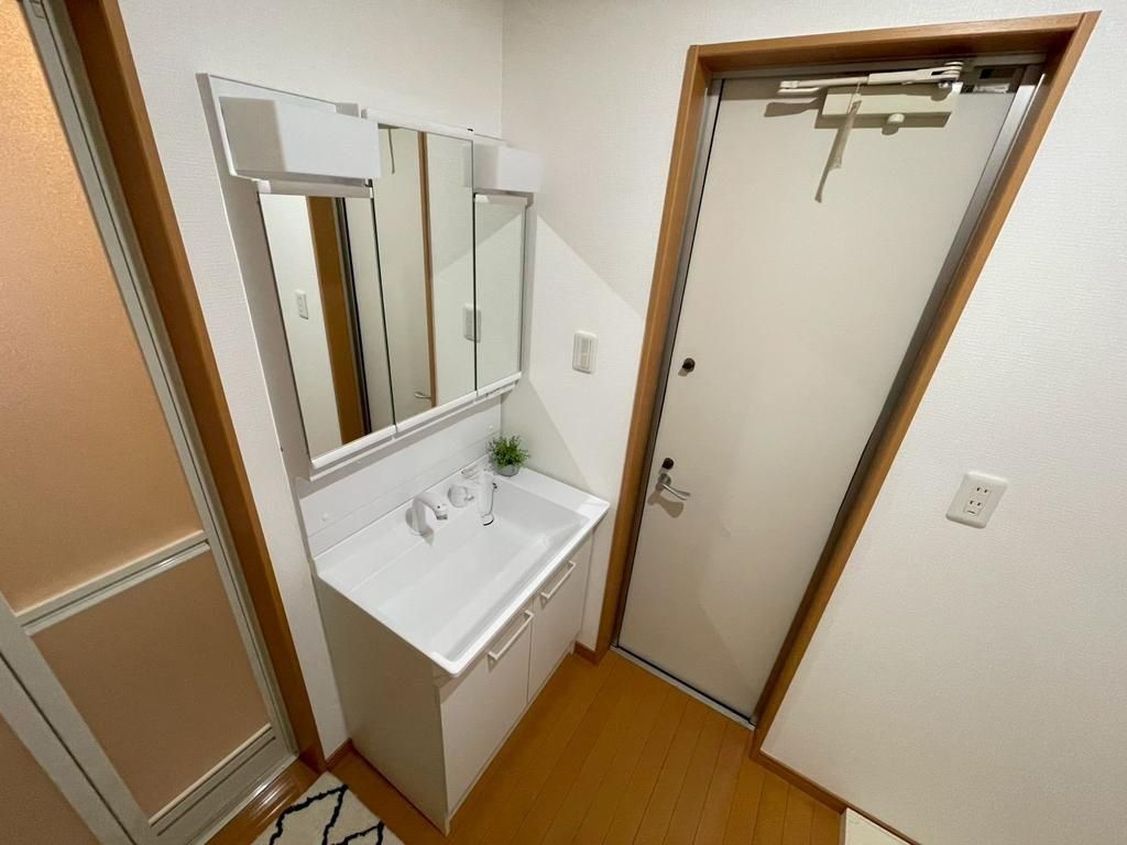 Renovated 3LDK House for Sale Near Oji Koen Station, Kobe - Thumbnail 3