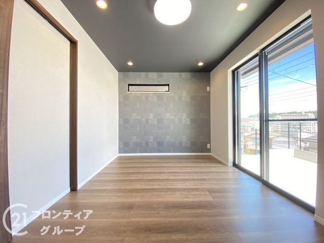 New 4LDK House in Kobe Tarumi with Modern Design & 2 Parking - Thumbnail 4