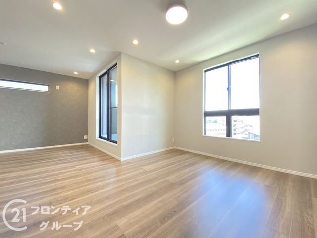 New 4LDK House in Kobe Tarumi with Modern Design & 2 Parking - Thumbnail 3